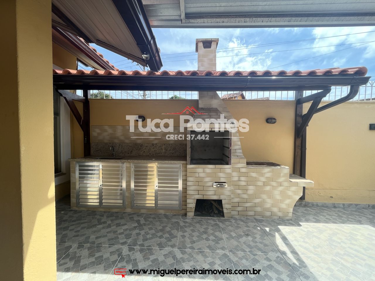 Centro e seminova - Com churrasqueira e fogão à lenha | Código:C1000