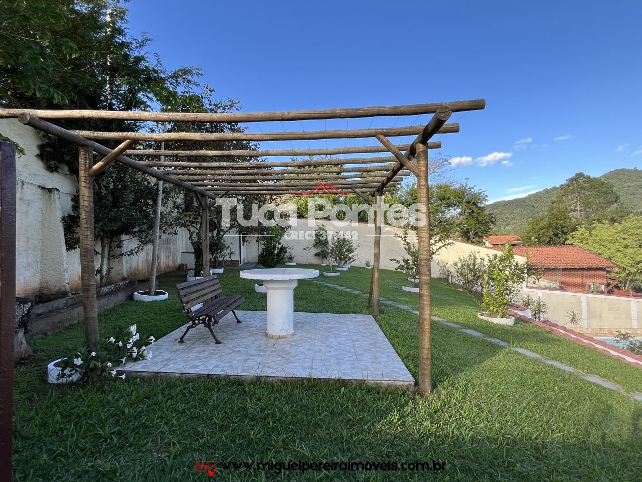 Mansão clássica - Piscina, área gourmet em bairro nobre | Código:C54