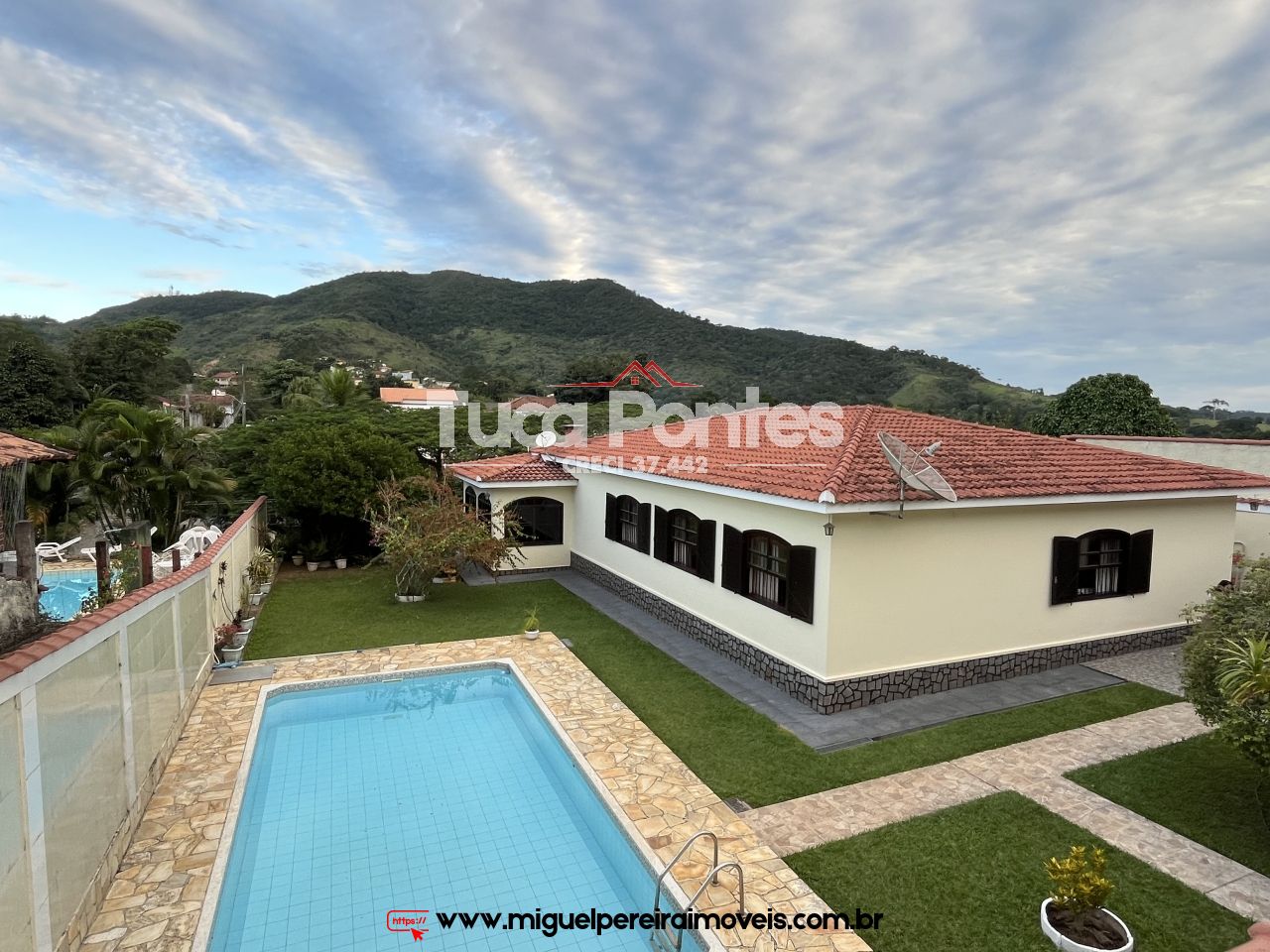 Mansão clássica - Piscina, área gourmet em bairro nobre | Código:C54