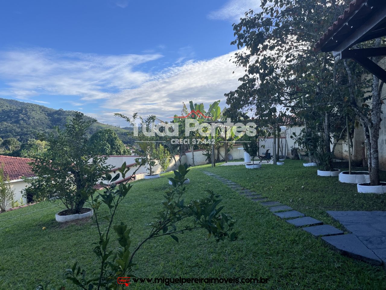 Mansão clássica - Piscina, área gourmet em bairro nobre | Código:C54