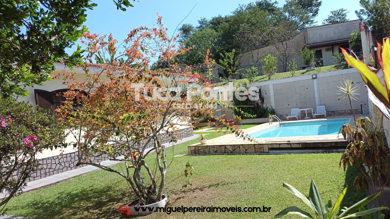 Mansão clássica - Piscina, área gourmet em bairro nobre | Código:C54