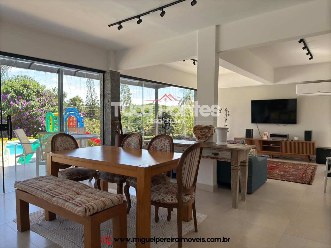 Piscina, área gourmet e muito mais! - Mansão em bairro nobre | Código:C25