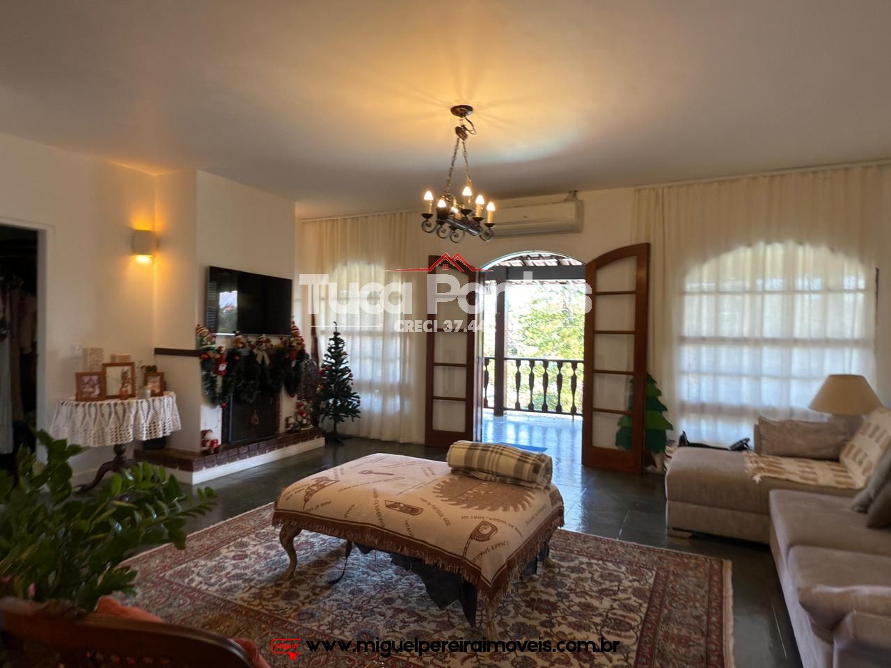 Piscina, área gourmet e muito mais! - Mansão em bairro nobre | Código:C25