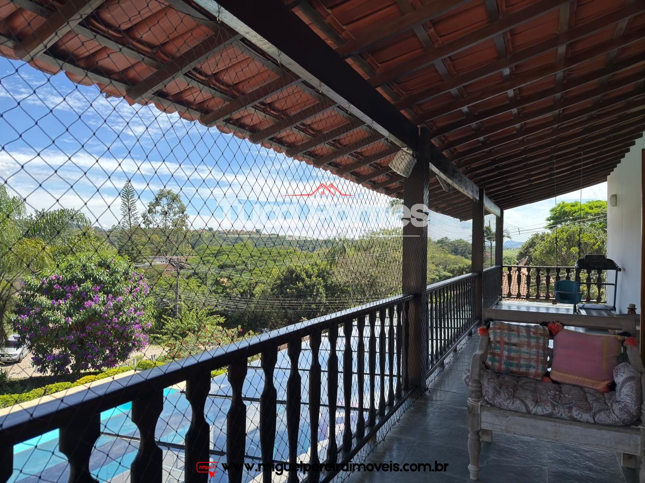 Piscina, área gourmet e muito mais! - Mansão em bairro nobre | Código:C25