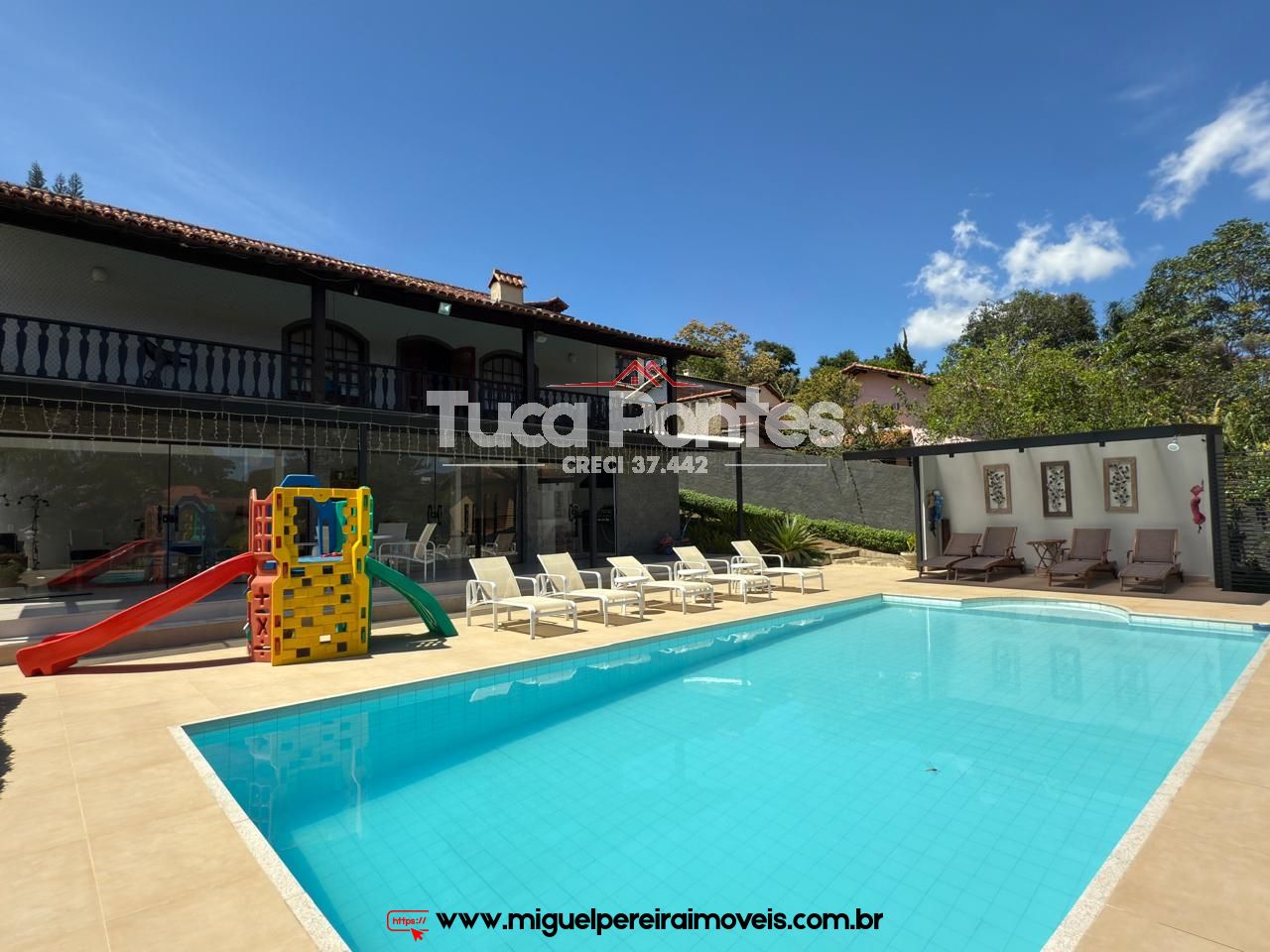 Piscina, área gourmet e muito mais! - Mansão em bairro nobre | Código:C25
