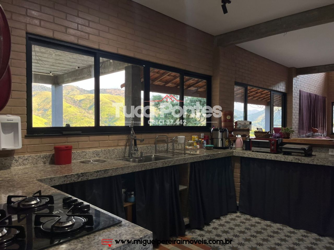 Casa a venda em Paty do Alferes - Seminova com acabamento alto padrão | Código:C31