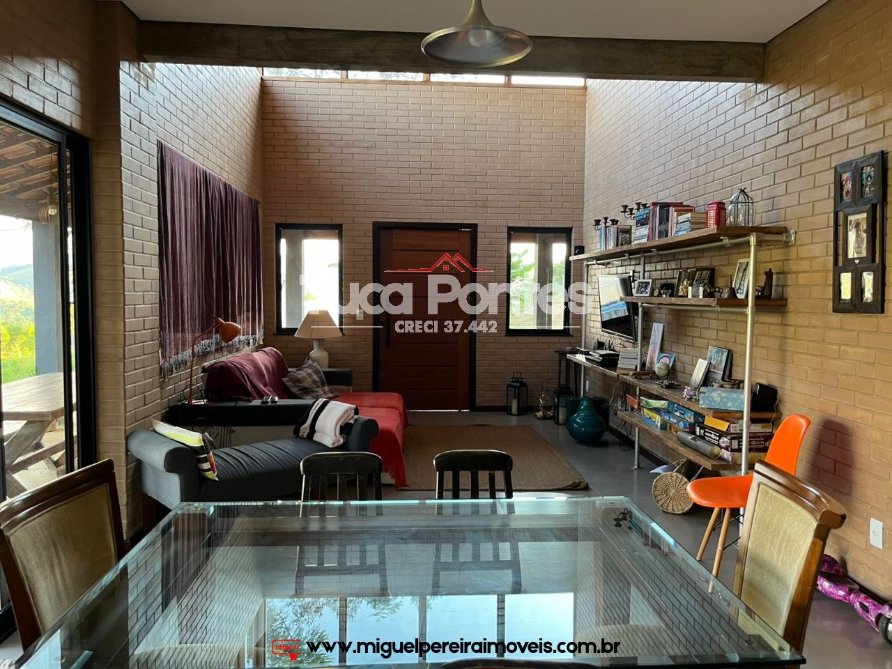 Casa a venda em Paty do Alferes - Seminova com acabamento alto padrão | Código:C31