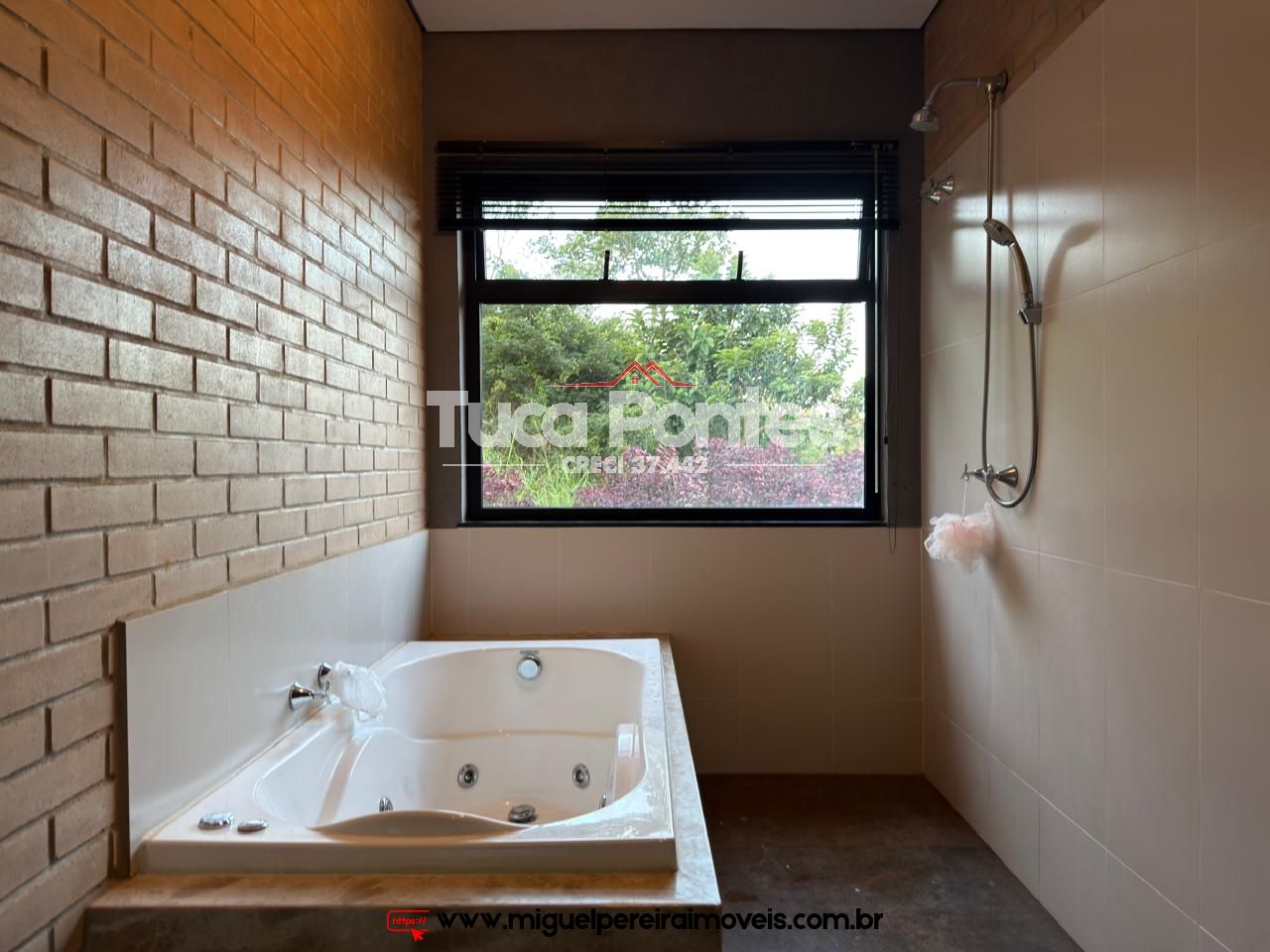 Casa a venda em Paty do Alferes - Seminova com acabamento alto padrão | Código:C31