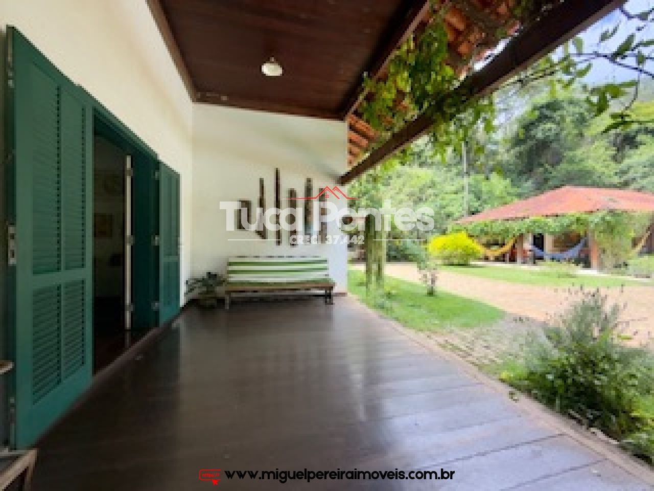 Chácara com 38.000m² - Ampla casa de fazenda - Qualidade de vida total  | Código:S99