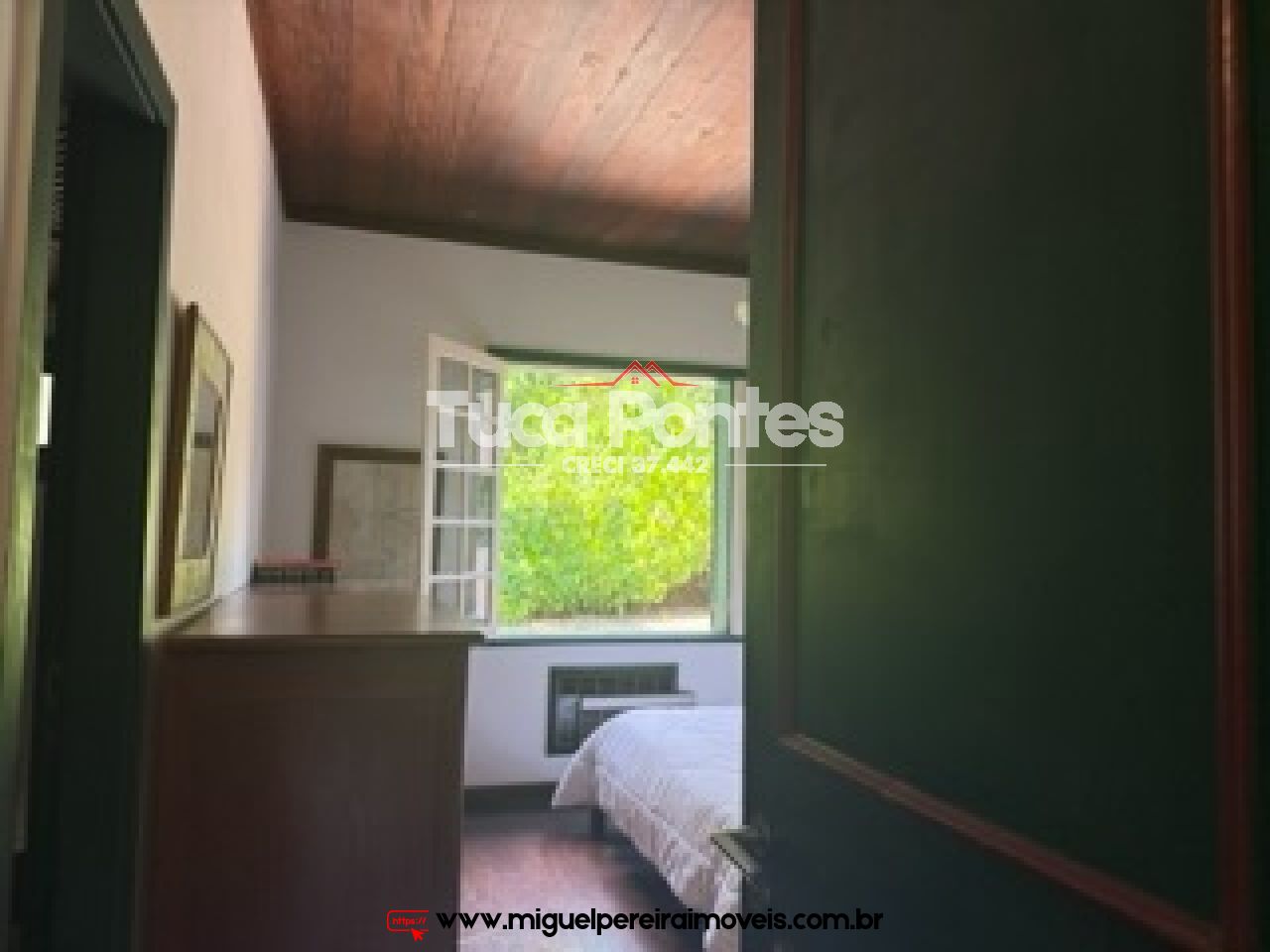 Chácara com 38.000m² - Ampla casa de fazenda - Qualidade de vida total  | Código:S99