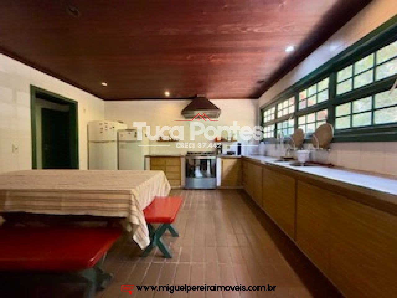 Chácara com 38.000m² - Ampla casa de fazenda - Qualidade de vida total  | Código:S99