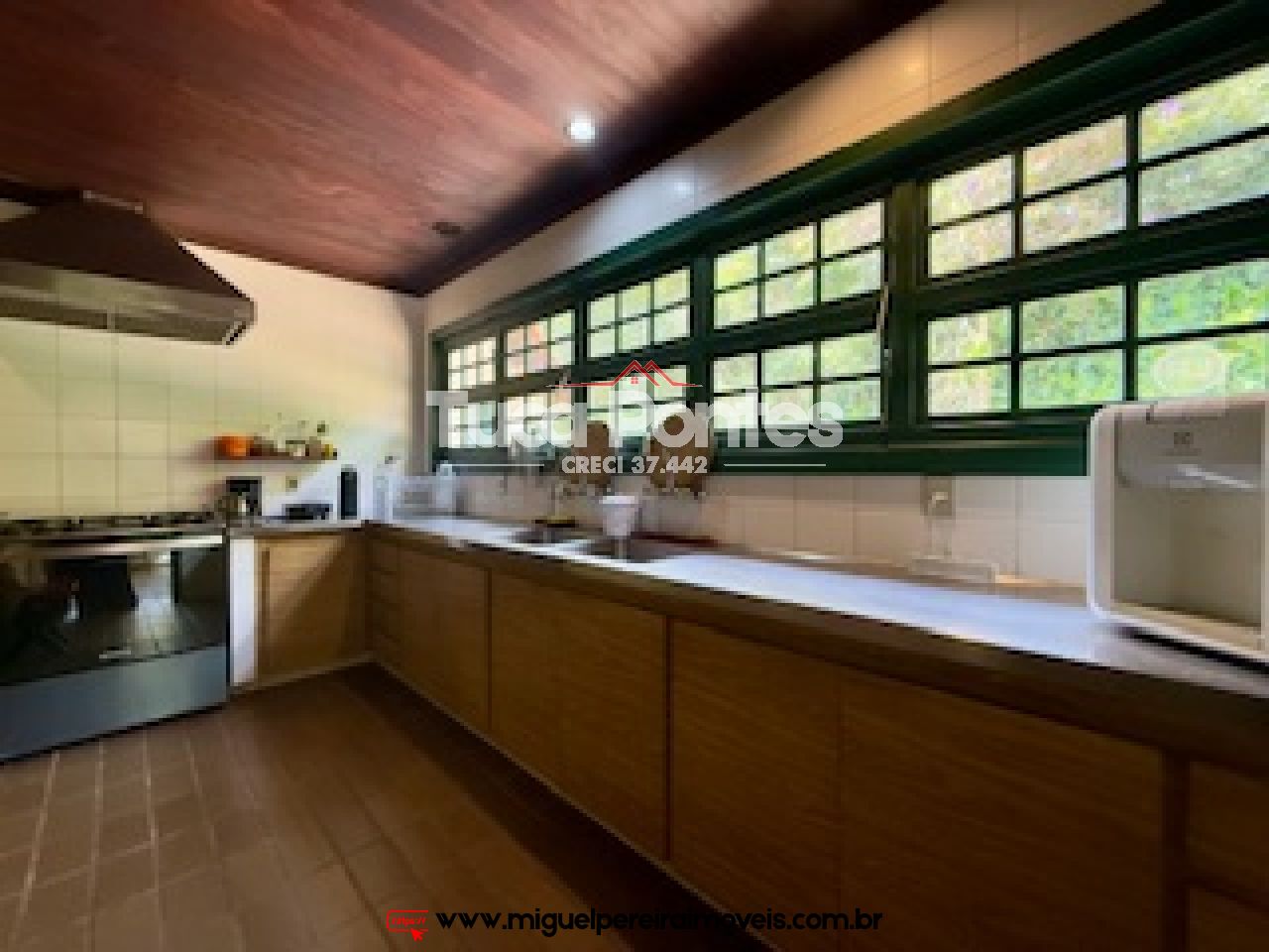 Chácara com 38.000m² - Ampla casa de fazenda - Qualidade de vida total  | Código:S99