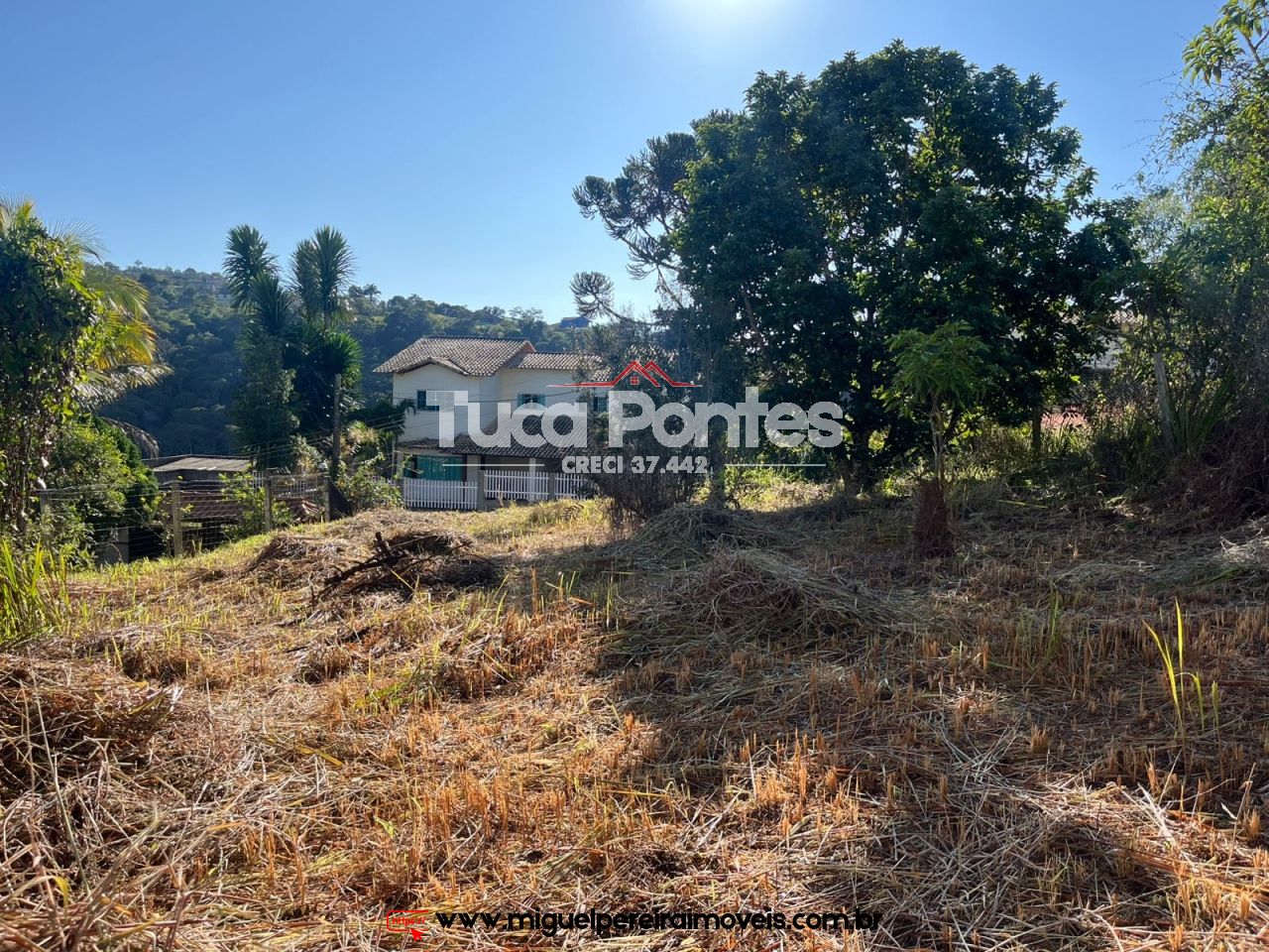 Plano e acima do nível da rua - Terreno próximo ao centro | Código:T15
