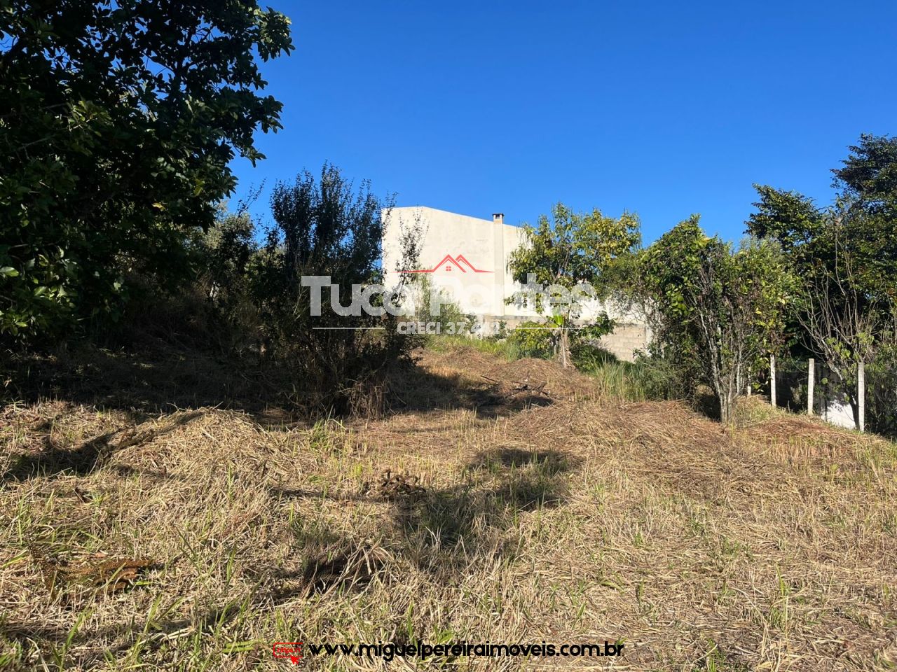 Plano e acima do nível da rua - Terreno próximo ao centro | Código:T15