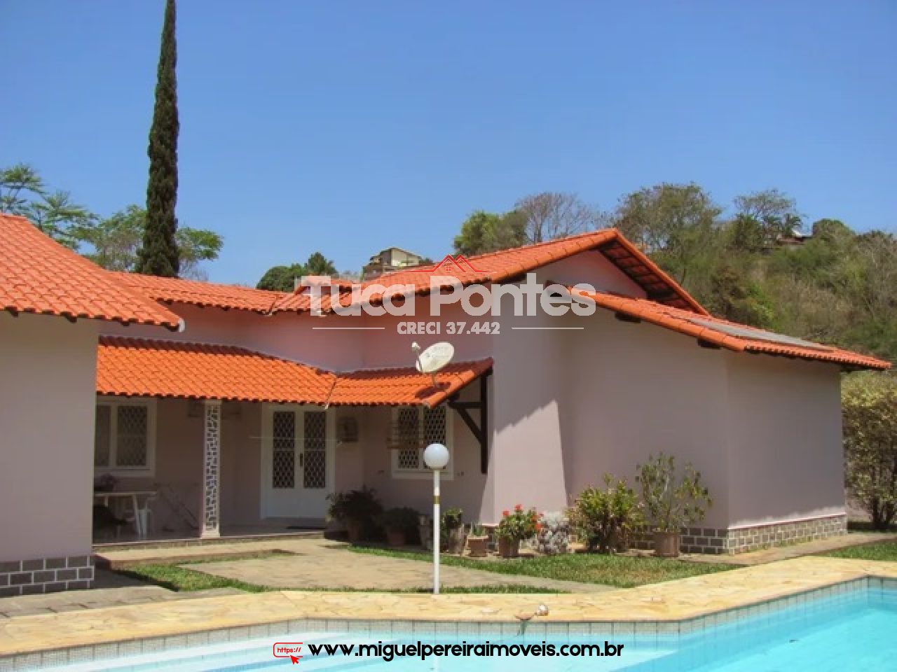 Casa com 4 quartos  - Terreno 100% plano | Código:C145