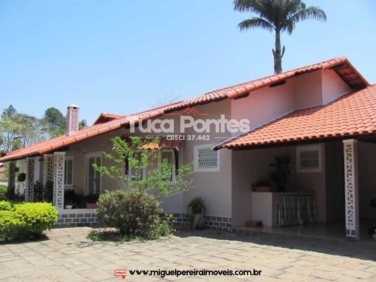 Casa com 4 quartos  - Terreno 100% plano | Código:C145