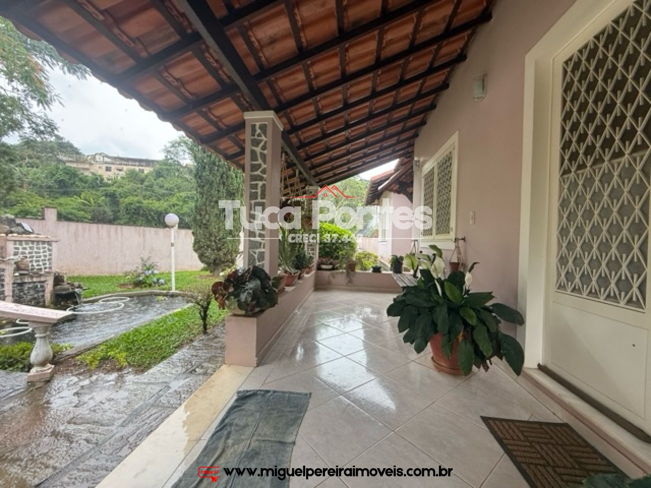 Casa com 4 quartos  - Terreno 100% plano | Código:C145