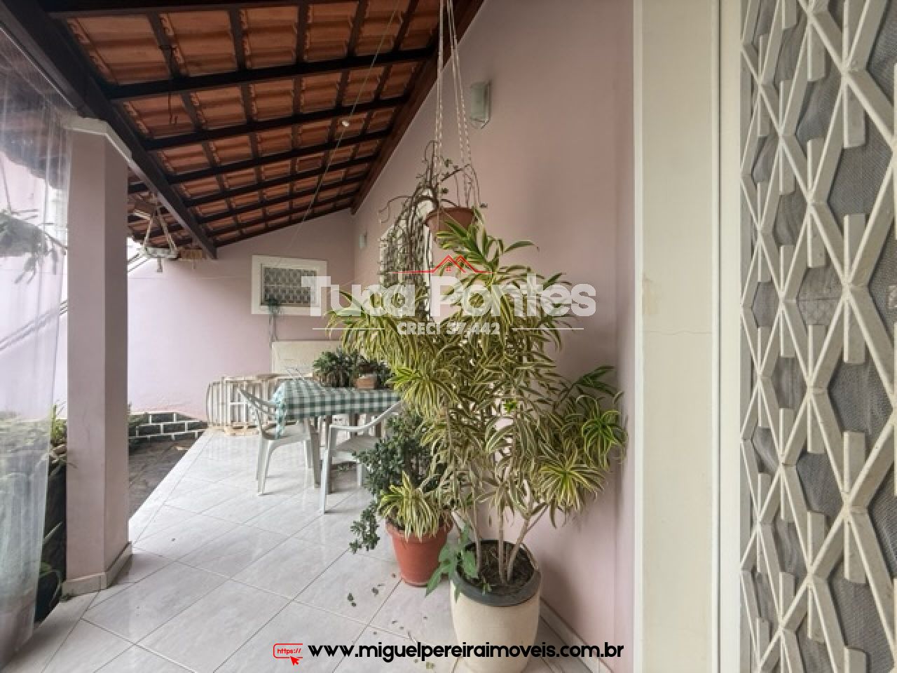 Casa com 4 quartos  - Terreno 100% plano | Código:C145