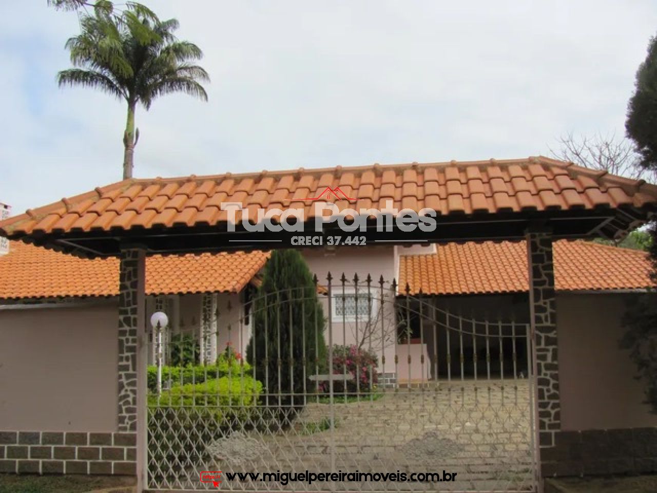 Casa com 4 quartos  - Terreno 100% plano | Código:C145