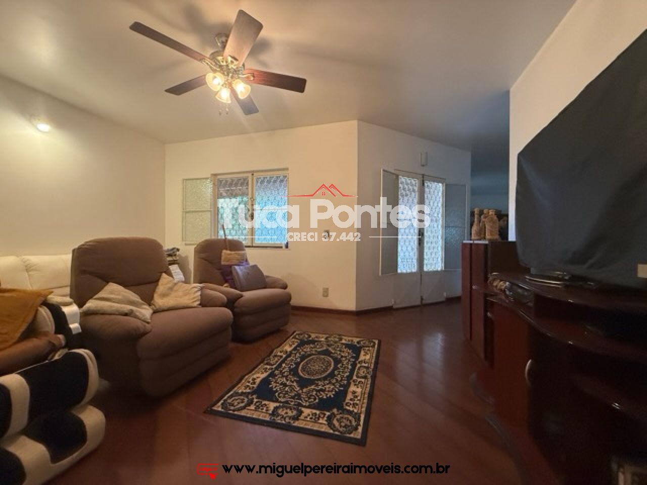 Casa com 4 quartos  - Terreno 100% plano | Código:C145