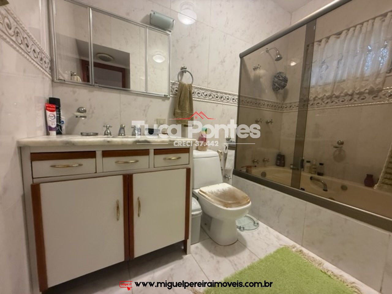 Casa com 4 quartos  - Terreno 100% plano | Código:C145