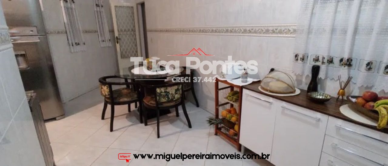 Casa com 4 quartos  - Terreno 100% plano | Código:C145