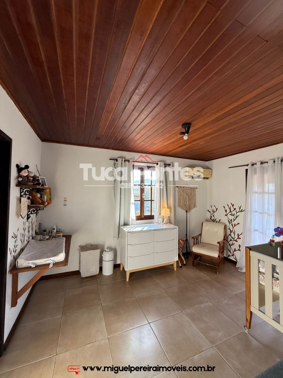 Casa ampla, com piscina e churrasqueira - Em condomínio | Código:C52