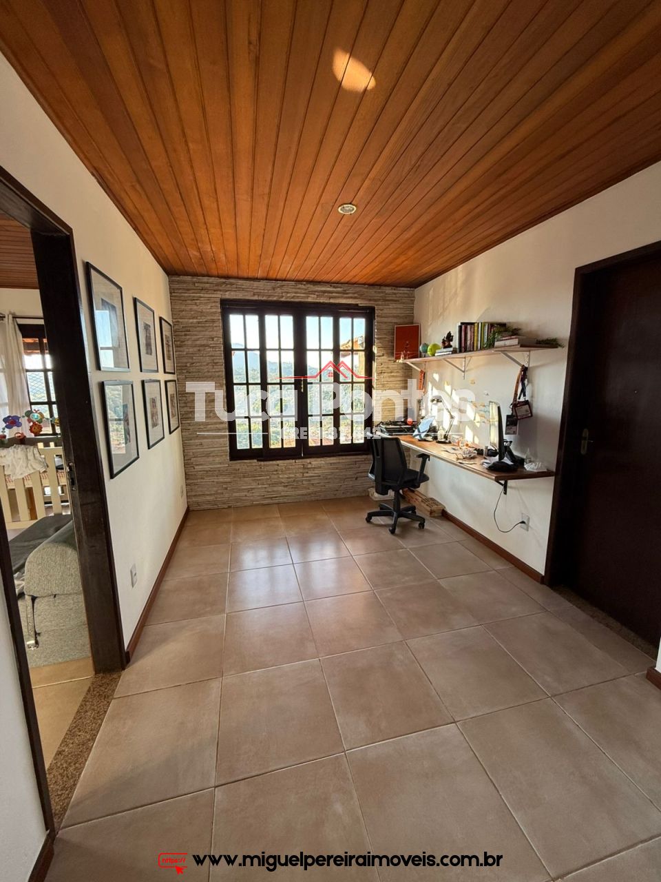 Casa ampla, com piscina e churrasqueira - Em condomínio | Código:C52
