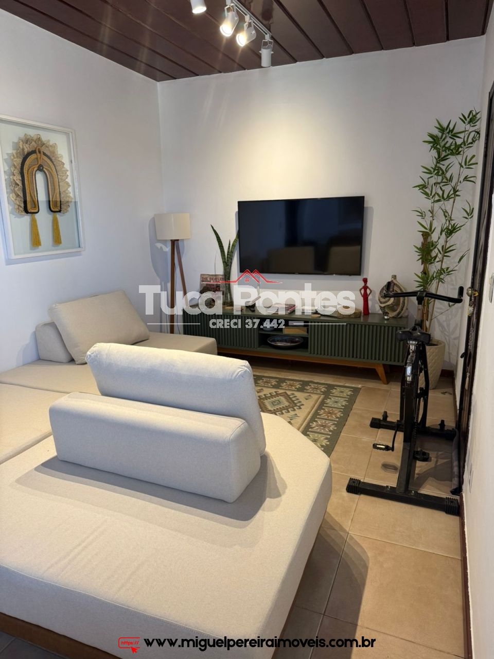 Casa ampla, com piscina e churrasqueira - Em condomínio | Código:C52