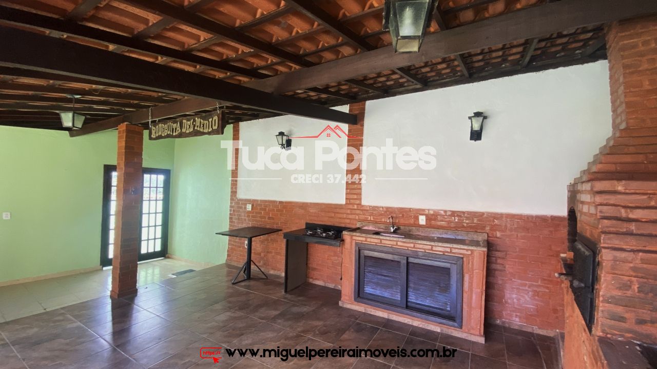 Casa ampla, com piscina e churrasqueira - Em condomínio | Código:C52