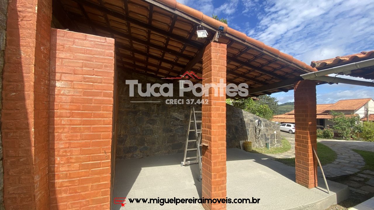 Casa ampla, com piscina e churrasqueira - Em condomínio | Código:C52