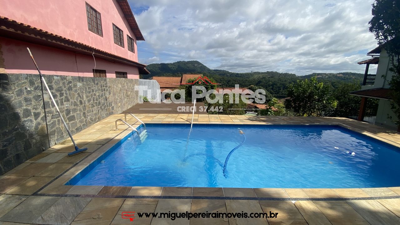 Casa ampla, com piscina e churrasqueira - Em condomínio | Código:C52