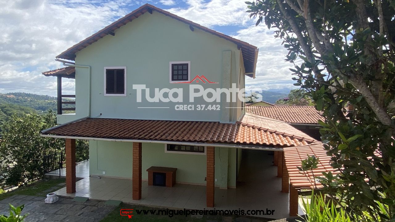 Casa ampla, com piscina e churrasqueira - Em condomínio | Código:C52