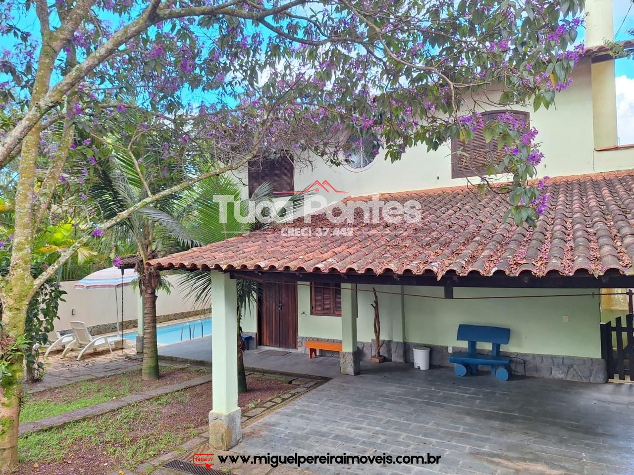 Cómodos amplos  - Casa com piscina  | Código:C101