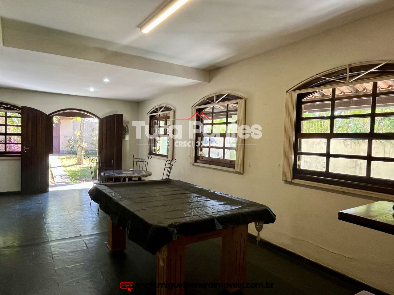 Cómodos amplos  - Casa com piscina  | Código:C101