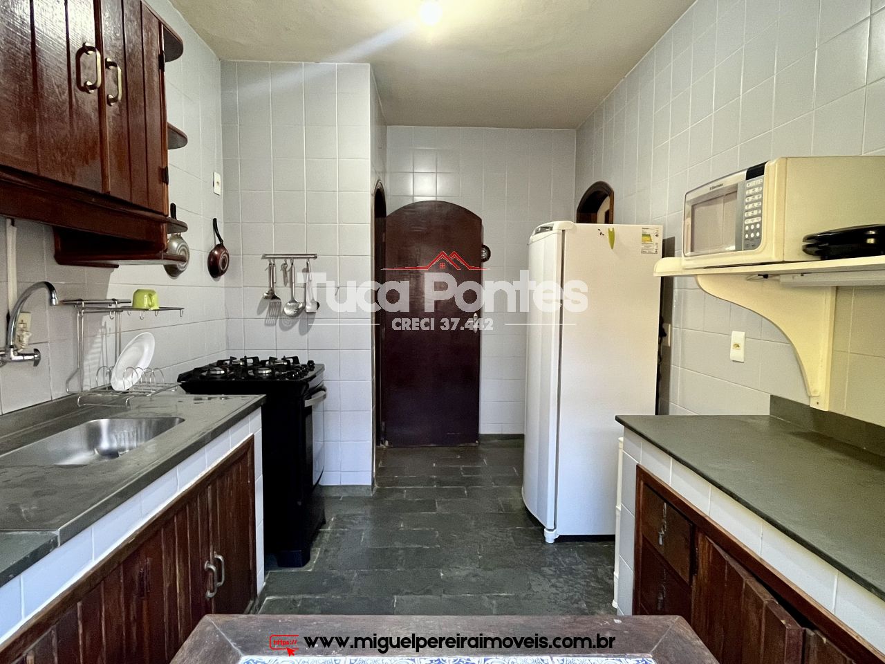 Cómodos amplos  - Casa com piscina  | Código:C101