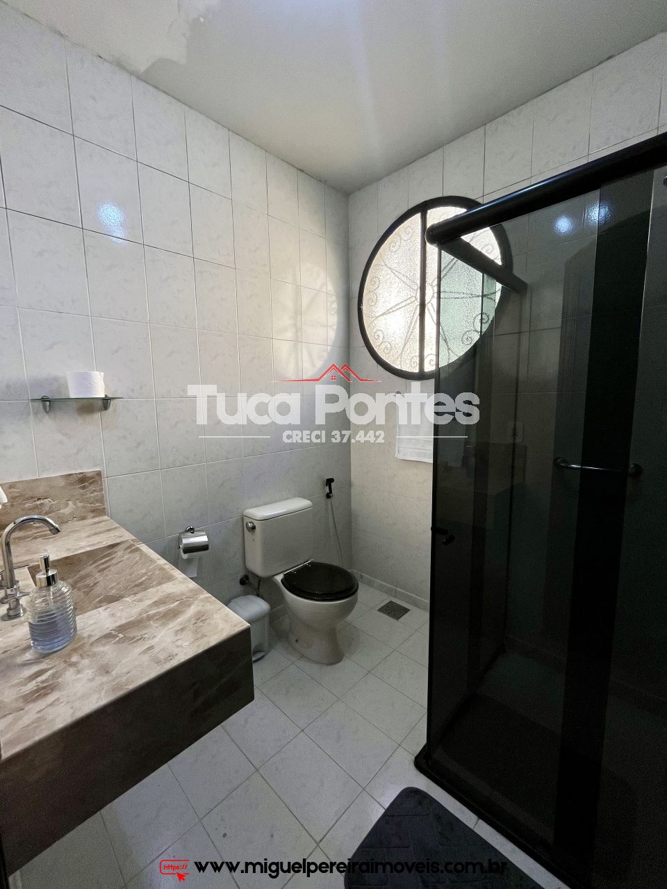 Cómodos amplos  - Casa com piscina  | Código:C101