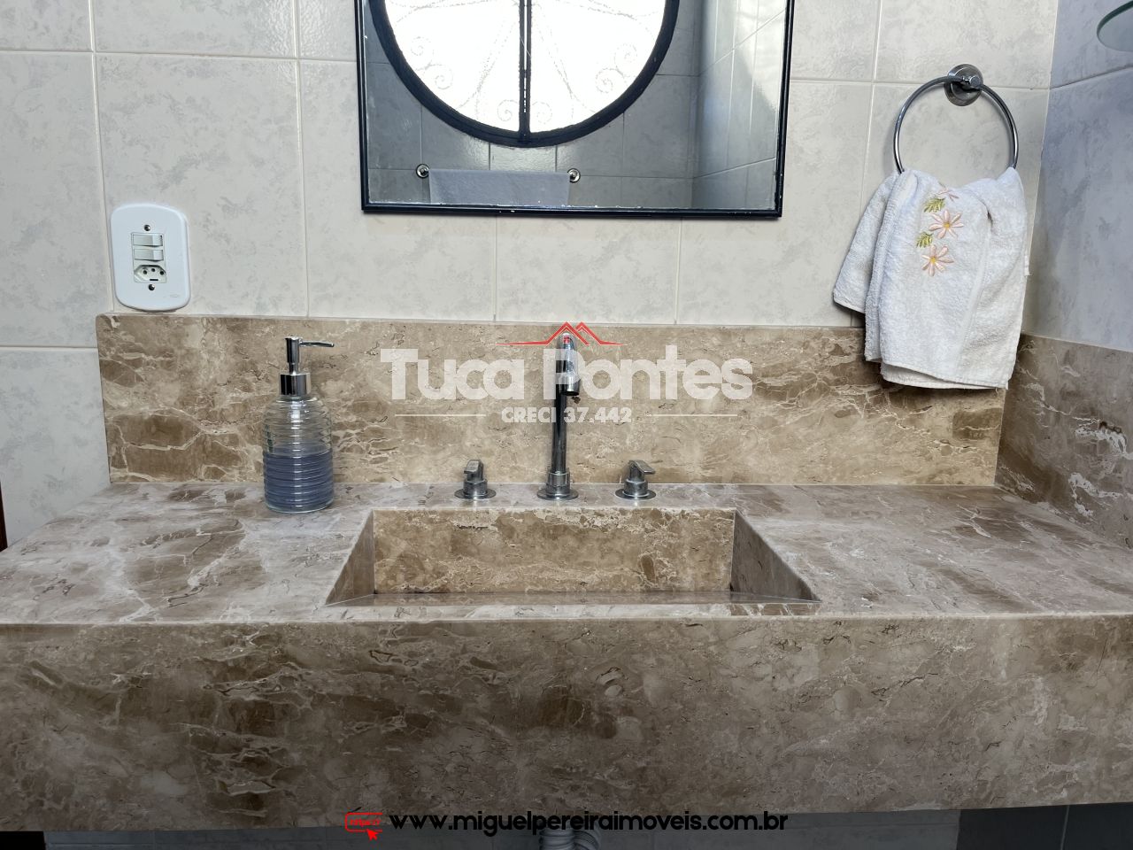 Cómodos amplos  - Casa com piscina  | Código:C101