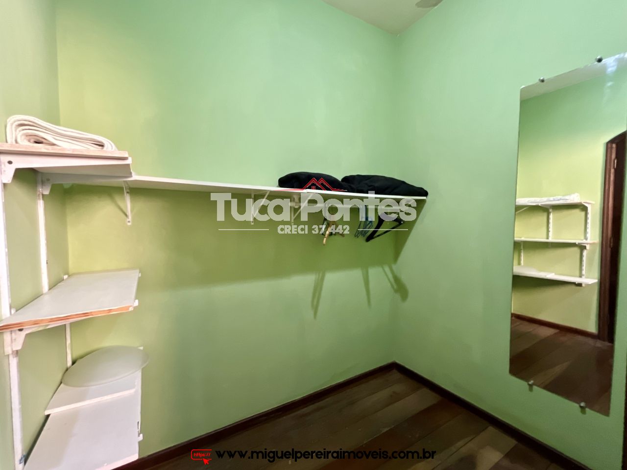 Cómodos amplos  - Casa com piscina  | Código:C101