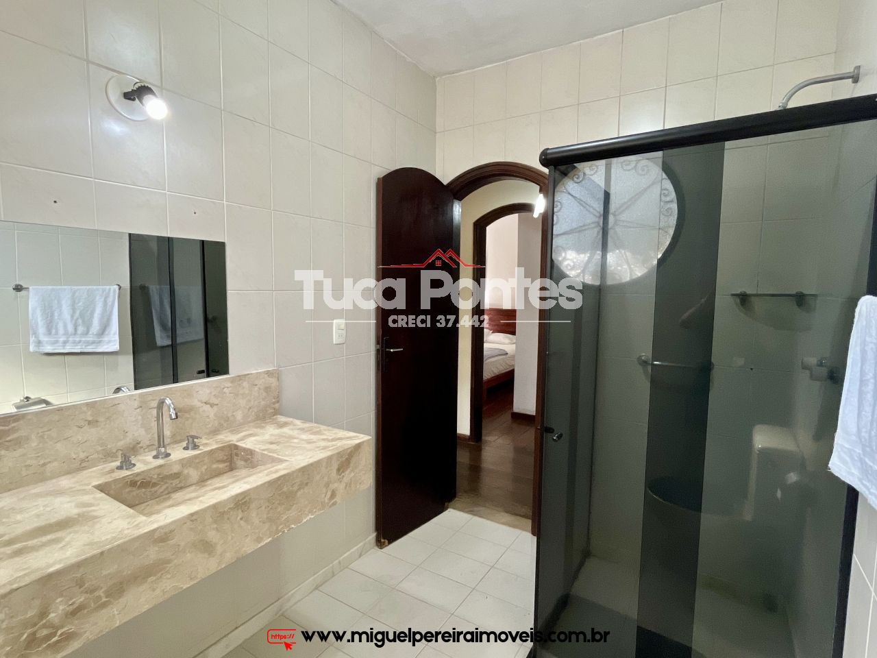 Cómodos amplos  - Casa com piscina  | Código:C101