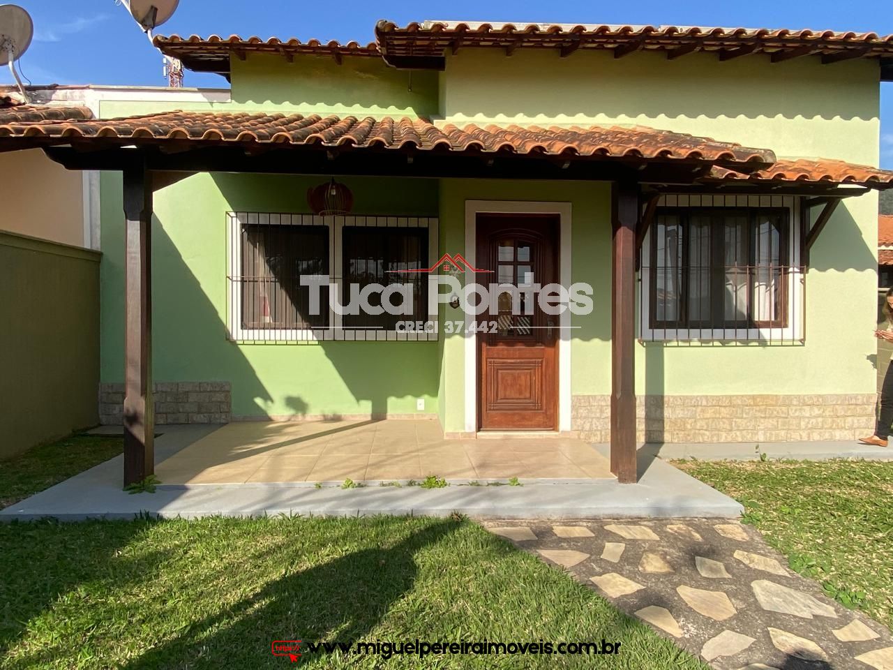 Terreno plano e murado  - Casa seminova mobiliada  | Código:C210