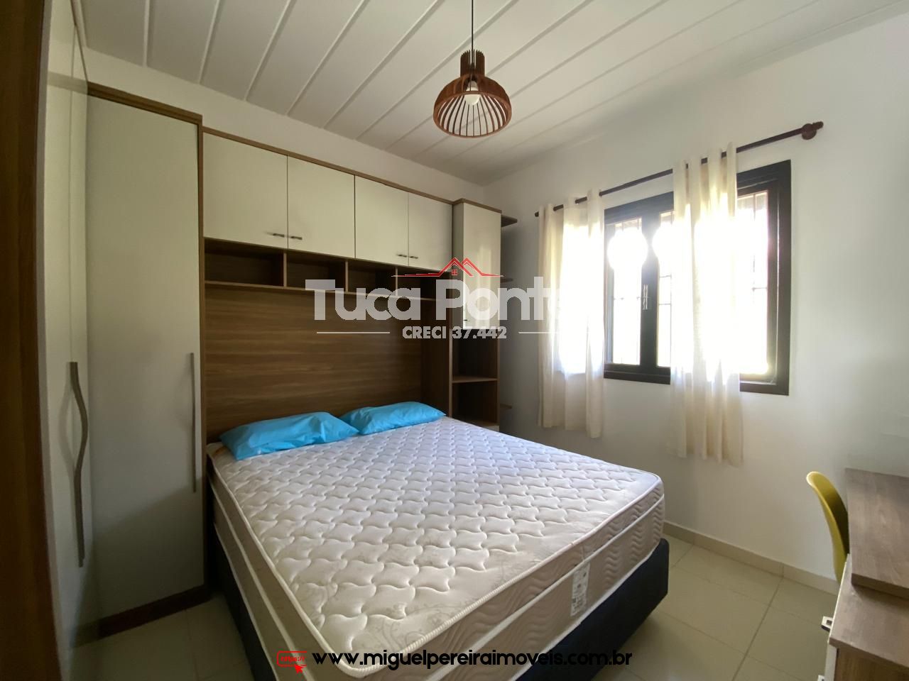 Terreno plano e murado  - Casa seminova mobiliada  | Código:C210