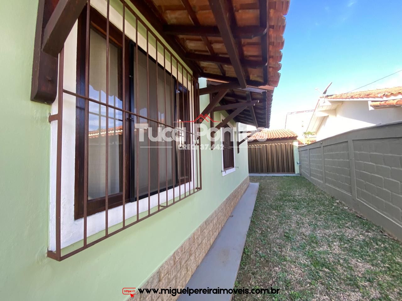 Terreno plano e murado  - Casa seminova mobiliada  | Código:C210
