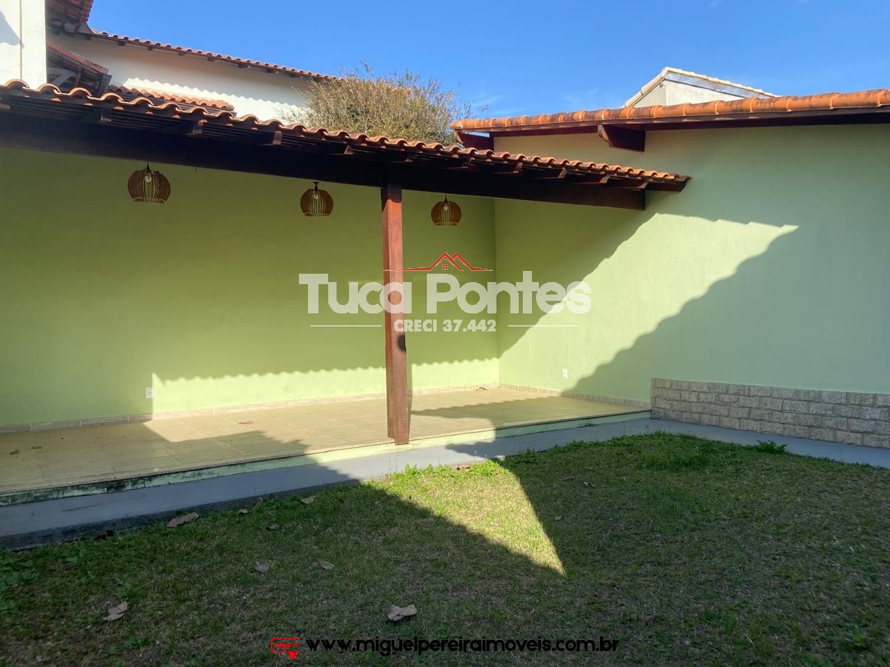 Terreno plano e murado  - Casa seminova mobiliada  | Código:C210
