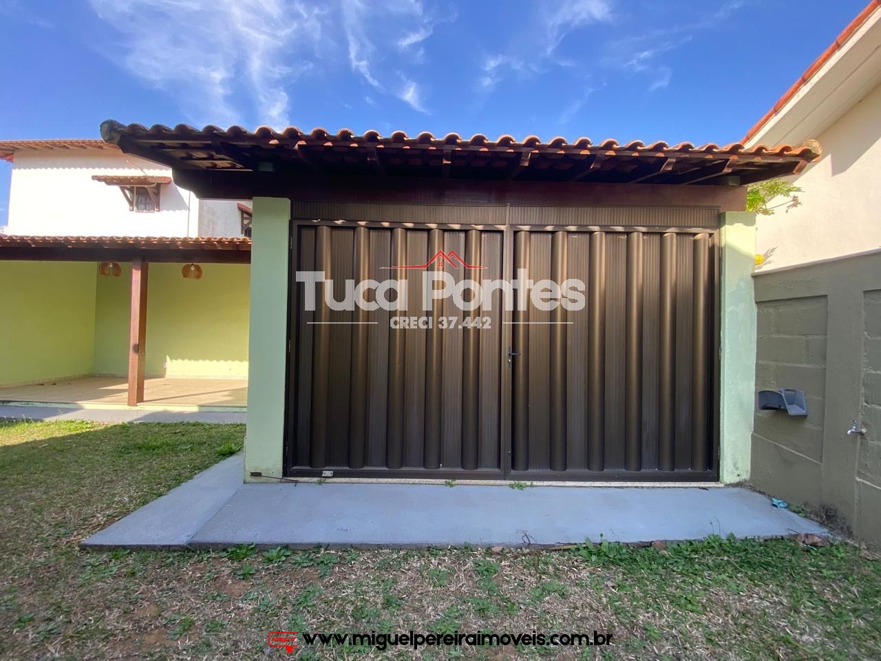 Terreno plano e murado  - Casa seminova mobiliada  | Código:C210