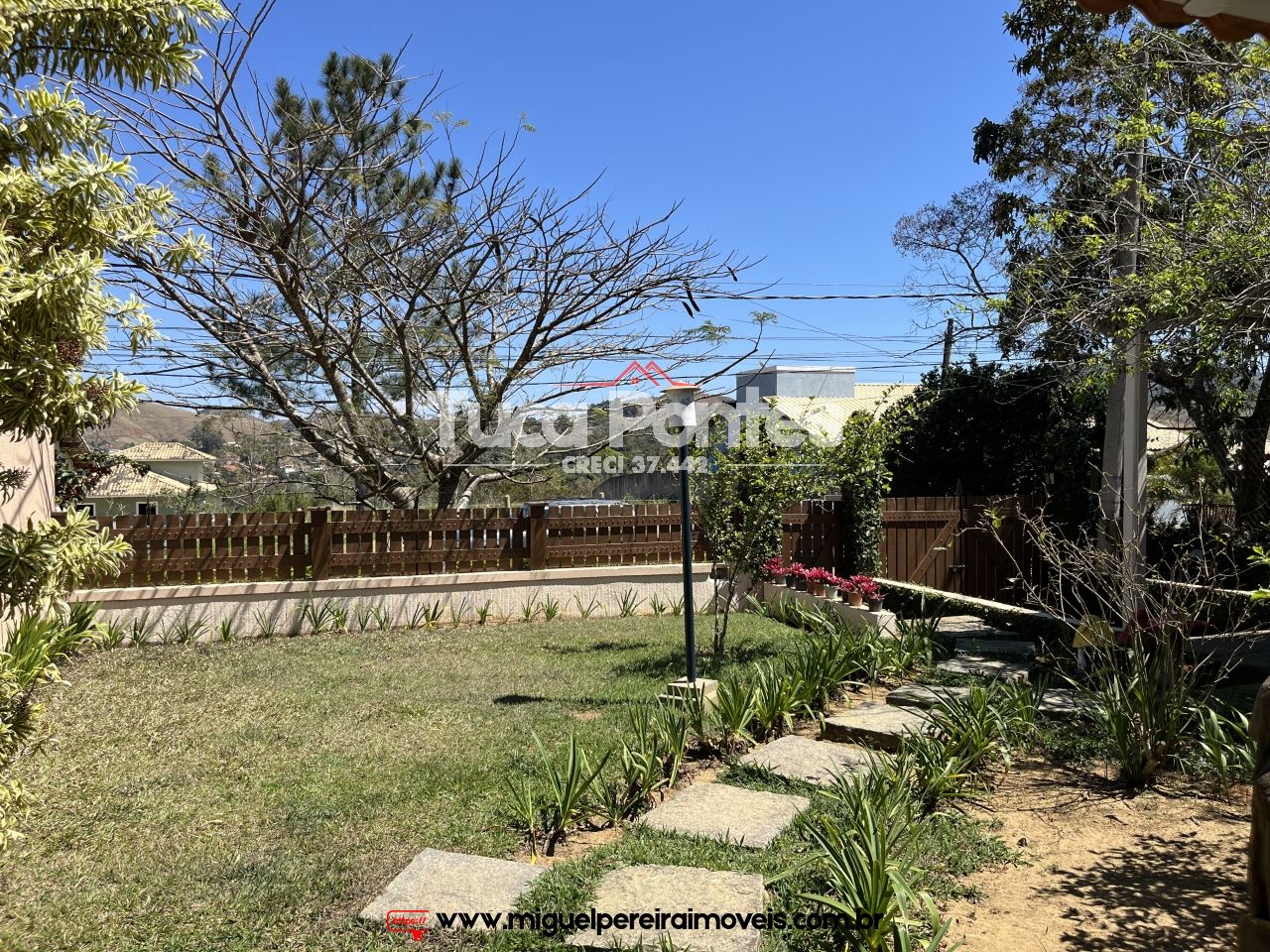 Em terreno plano e pequeno  - Casa super aconchegante  | Código:C59