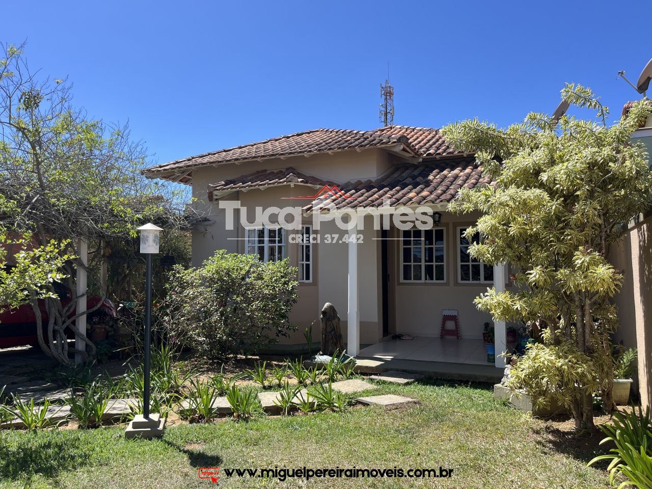 Em terreno plano e pequeno  - Casa super aconchegante  | Código:C59