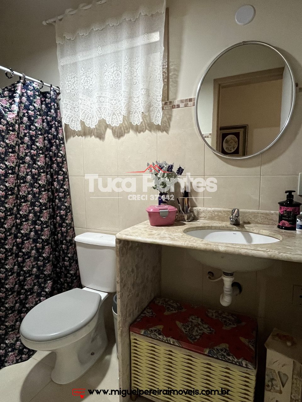 Em terreno plano e pequeno  - Casa super aconchegante  | Código:C59