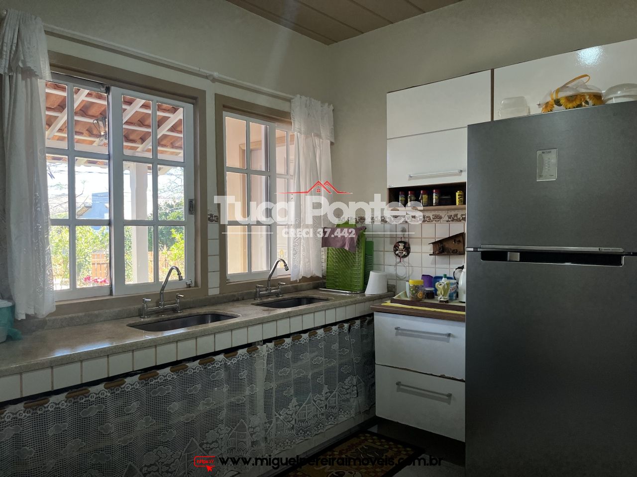Em terreno plano e pequeno  - Casa super aconchegante  | Código:C59