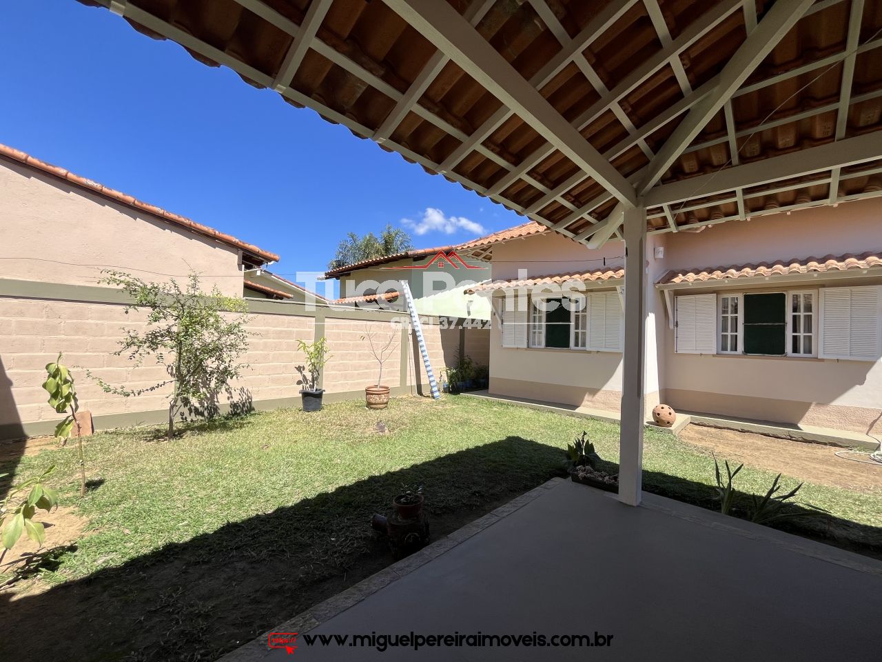 Em terreno plano e pequeno  - Casa super aconchegante  | Código:C59